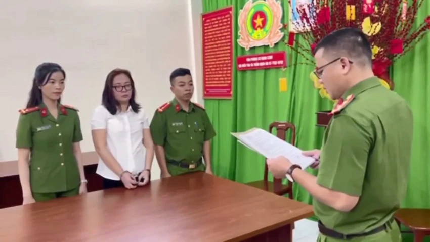 Cơ quan điều tra xác định Thơ đã lừa nhiều người số tiền hơn 23 tỉ đồng. Ảnh: CA hơn 23 tỉ đồng