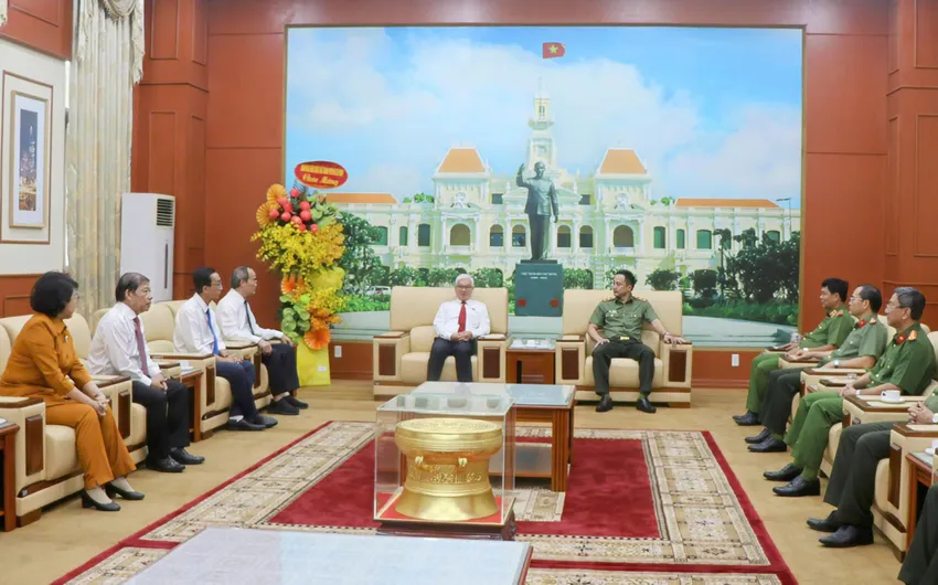 Đoàn đại biểu quốc hội TP.HCM chúc mừng Công an TP.HCM nhân kỷ niệm 80 năm Ngày truyền thống Công an nhân dân