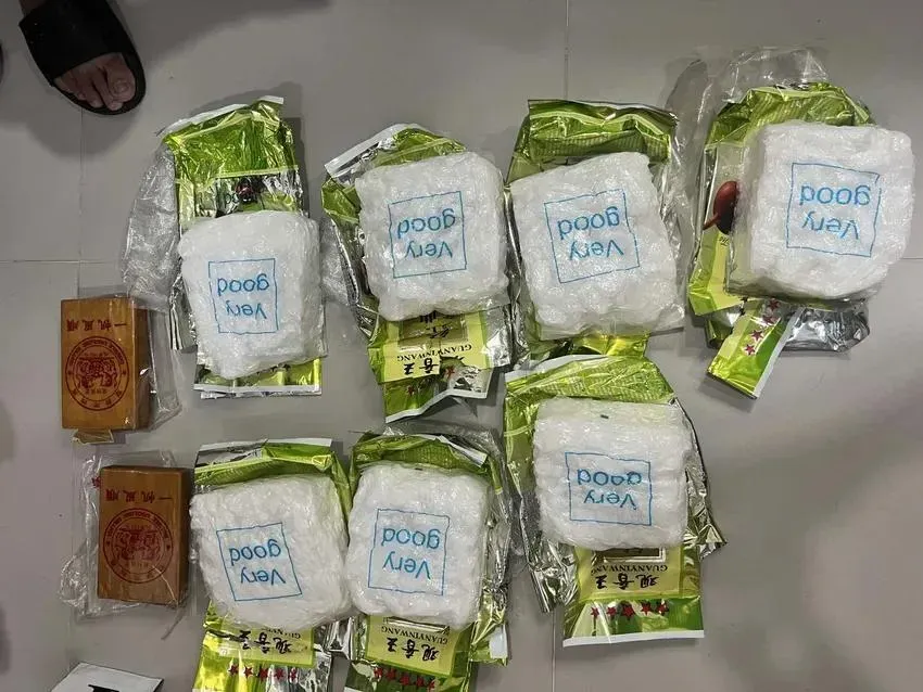 trum-giang-ho-tu-co-phi-tang-5kg-ketamine-8-banh-heroin-xuong-bon-cau (4).jpg
