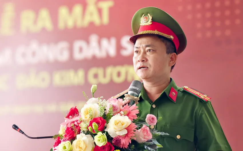 Thượng tá Nguyễn Ngọc Hải, Phó Trưởng Phòng PC06 phát biểu tại buổi lễ. Ảnh: N. TÂN cong-an-tp-hcm-ra-mat-mo-hinh-tram-cong-dan-so-tai-cao-oc-dao-kim-cuong-0.jpg