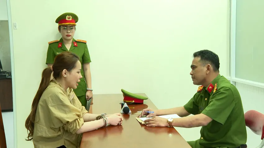 Trước đó, công an khởi tố, bắt Ngân về tội sản xuất, buôn bán hàng giả là thực phẩm. Ảnh: CA Két sắt của Ngân 98 chứa tài sản khủng, trái với lời khai của Lương Bằng Quang