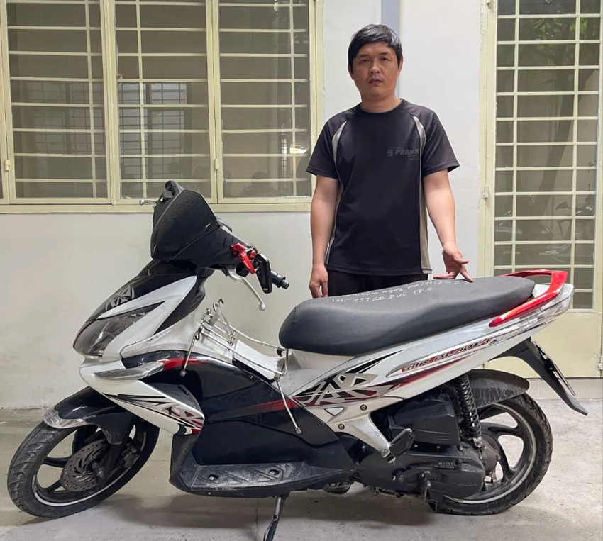 Công an cũng thu hồi tang vật là chiếc xe máy bị trộm. Ảnh: CA ke-trom-xe-airblade-o-go-vap-song-chui-lui-ba-tuan-roi-bat-ngo-ra-dau-thu (2).jpg