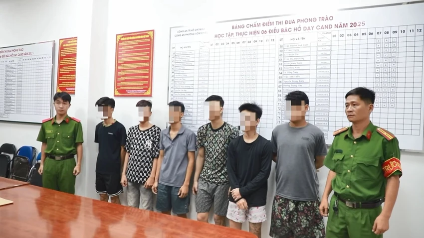 bat-14-thanh-thieu-nien-vay-danh-nguoi-tren-duong-o-phuong-xom-chieu (2).jpg