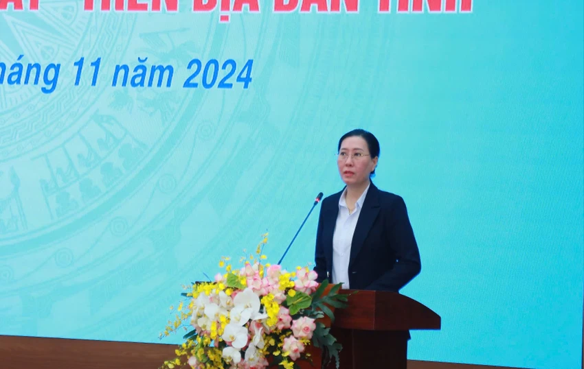 Bà Bùi Thị Quỳnh Vân, Bí thư Tỉnh ủy Quảng Ngãi phát biểu tại buổi lễ phát động xóa nhà tạm ở Quảng Ngãi. Ảnh: ĐC Huy động hơn 242 tỷ đồng ủng hộ chương trình xóa nhà tạm ở Quảng Ngãi
