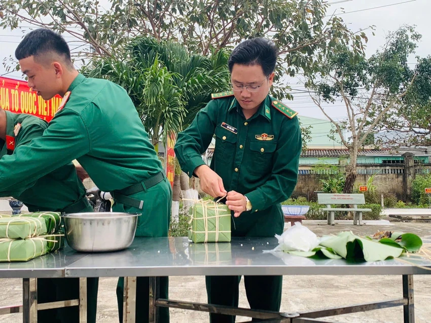 Chương trình "Xuân Biên phòng ấm lòng dân bản" tặng 100 bánh chưng cho các gia đình khó khăn ở Lý Sơn. am-ap-chuong-trinh-xuan-bien-phong-am-long-dan-ban-2.jpg