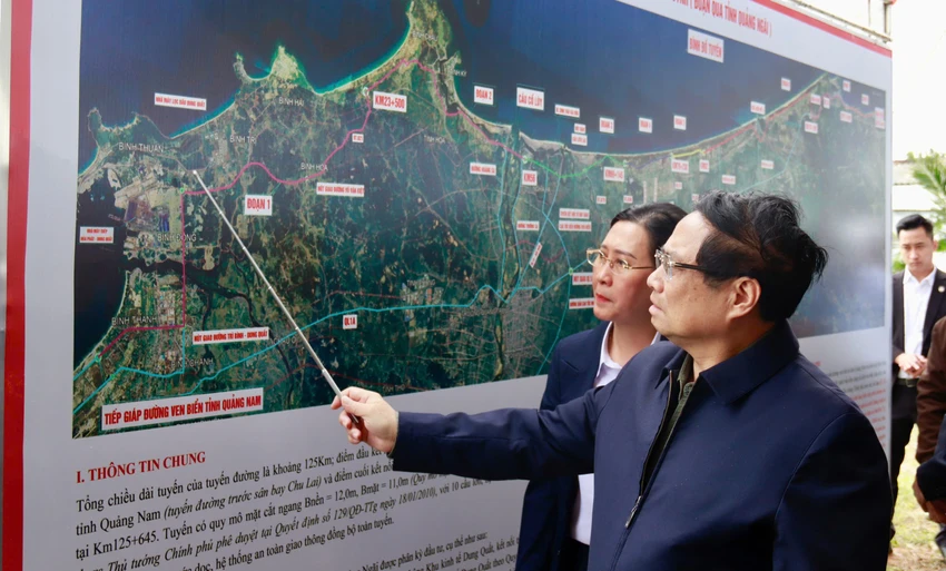 Thủ tướng Phạm Minh Chính trao đổi cùng bà Bùi Thị Quỳnh Vân, Bí thư Tỉnh ủy Quảng Ngãi về dự án đường ven biển Sa Huỳnh - Dung Quất. IMG_1739074531924_1739074539516.jpg