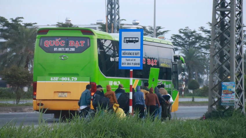 Bến cóc lộng hành trước bến xe Quảng Ngãi