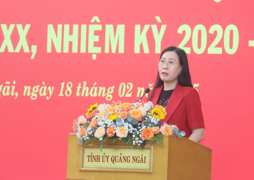 Bà Bùi Thị Quỳnh Vân, Bí thư Tỉnh ủy Quảng Ngãi. Sau sáp nhập, tỉnh Quảng Ngãi còn 14 sở, ngành trực thuộc UBND tỉnh