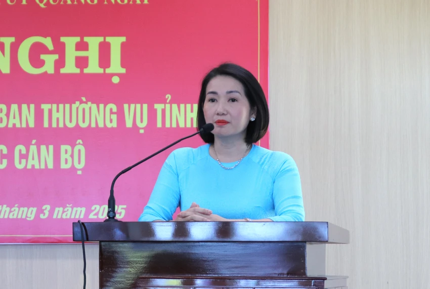 Bà Nguyễn Thị Ánh Lan phát biểu tại Hội nghị. ba-nguyen-thi-anh-lan-lam-chu-tich-lien-doan-lao-dong-tinh-quang-ngai=3.jpg
