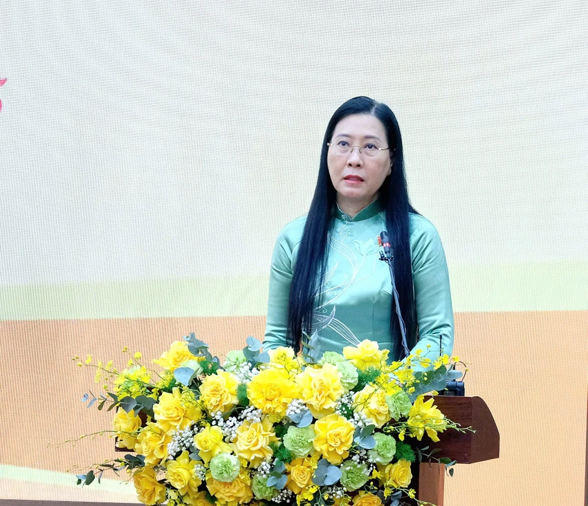 Bà Bùi Thị Quỳnh Vân, Bí thư Tỉnh ủy, Chủ tịch HĐND tỉnh Quảng Ngãi phát biểu. 1000005602.jpg