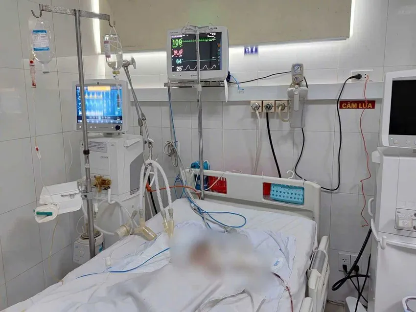 xe-cho-2-gia-dinh-tu-quang-ngai-di-kham-benh-gap-nan-7-nguoi-bi-thuong-nang (1).jpg