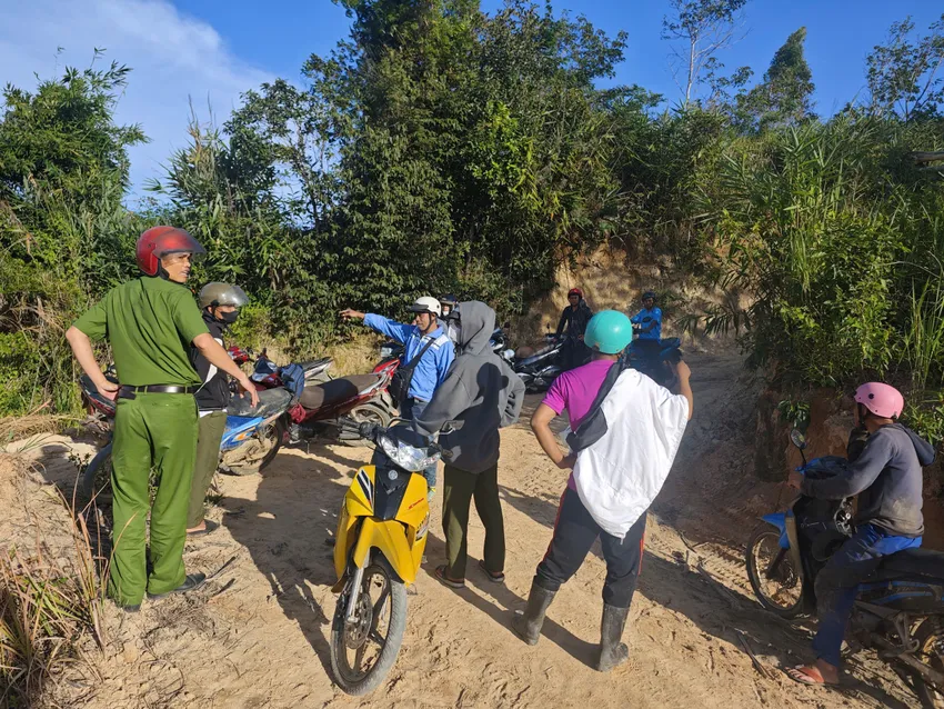 Tìm thấy cụ bà 94 tuổi bị lạc 2 ngày trong rừng ở Quảng Ngãi