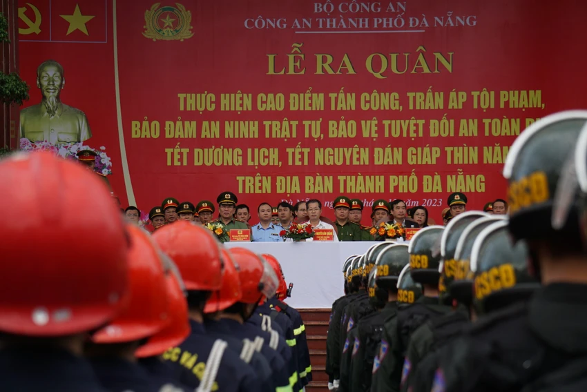 Lãnh đạo Thành uỷ, UBND TP Đà Nẵng ghi nhận những kết quả đạt được của Công an Đà Nẵng trong thời gian qua. Ảnh: MINH TRƯỜNG. cong-an-da-nang.jpg