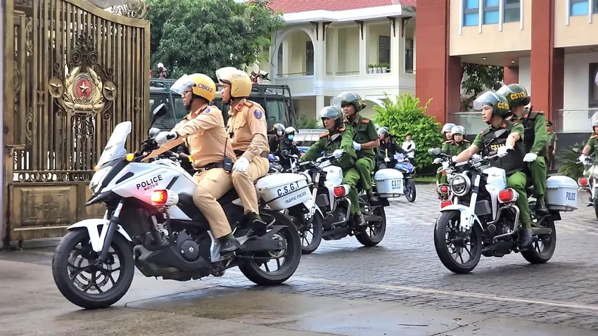 Các lực lượng sẽ tăng cường công tác tuần tra, chốt chặn, kiểm soát ANTT. Ảnh: MINH TRƯỜNG. cong-an-da-nang-xe.jpg