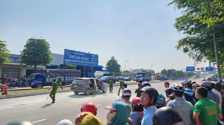 Công an điều tra nguyên nhân vụ việc. Ảnh: MINH TRƯỜNG. nạn nhân tử vong