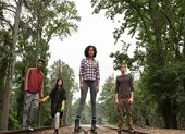 Hoàng tử Nichkhun 'số nhọ' trong Ông anh trời đánh ảnh 4 The Darkest Minds tung trailer: Lộ nhiều tình tiết hấp dẫn