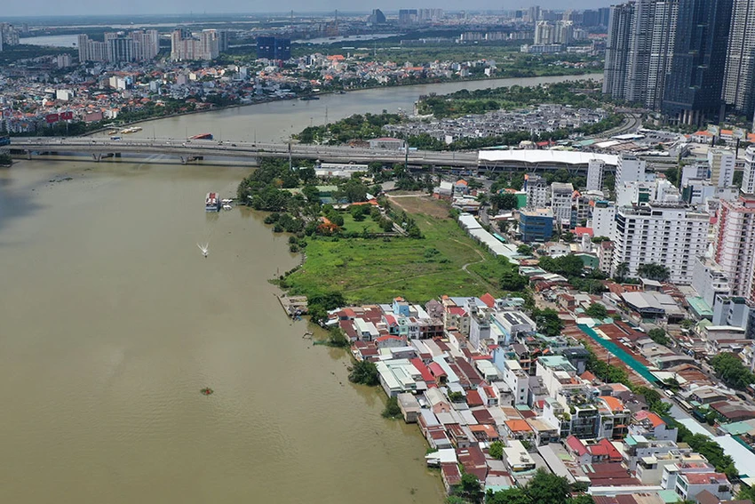 TP.HCM cần quyết định mới để quản lý hành lang sông, kênh, mương… tốt hơn. Ảnh: KC hành lang,.jpeg