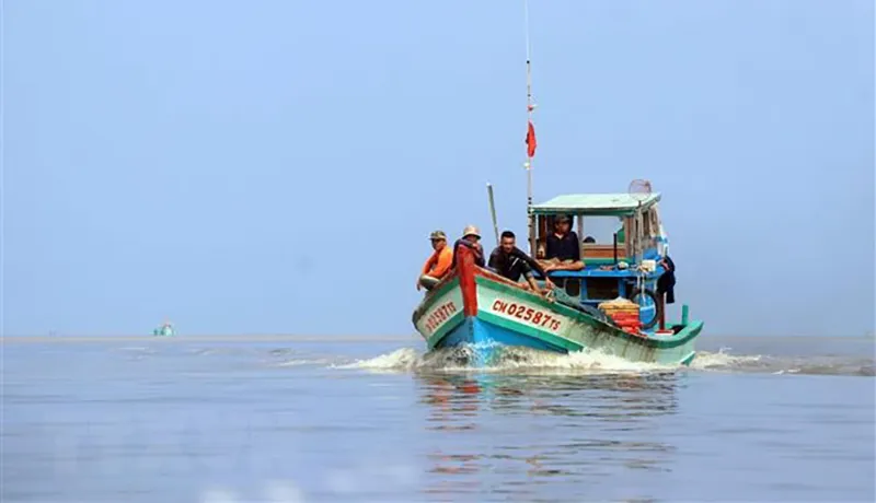 Thiết bị giám sát hành trình là giải pháp quan trọng để các cơ quan chức năng quản lý tiến tới chấm dứt tình trạng tàu cá vi phạm vùng biển nước ngoài. Ảnh: TTXVN Thiết bị giám sát hành trình là giải pháp quan trọng để các cơ quan chức năng quản lý tiến tới chấm dứt tình trạng tàu cá vi phạm vùng biển nước ngoài. Ảnh: TTXVN