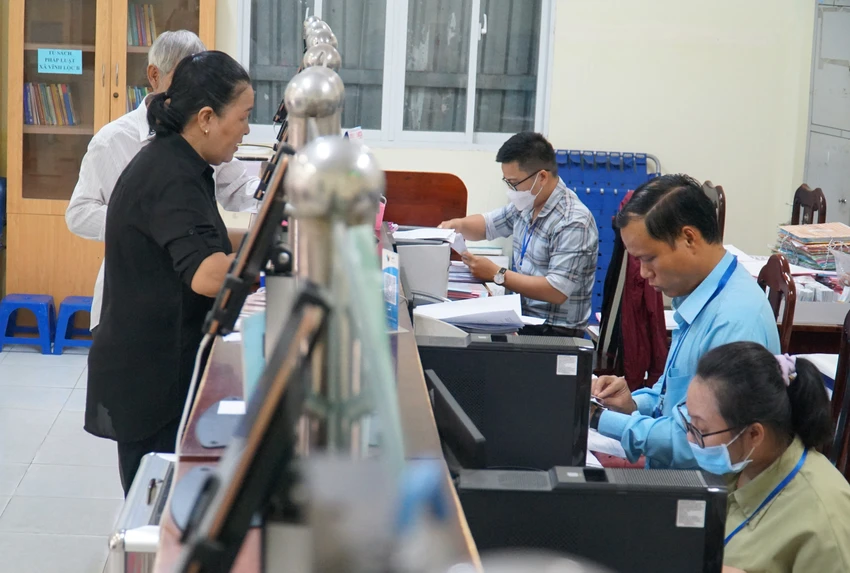 Nhiều địa phương nêu những khó khăn trong việc sắp xếp công chức cấp xã dôi dư vào làm công chức cấp huyện, tỉnh. Ảnh: BẢO PHƯƠNG dieu-dong-can-bo-giua-cac-dia-phuong-duoc-thuc-hien-theo-quy-trinh-nao-7407-3377.jpg