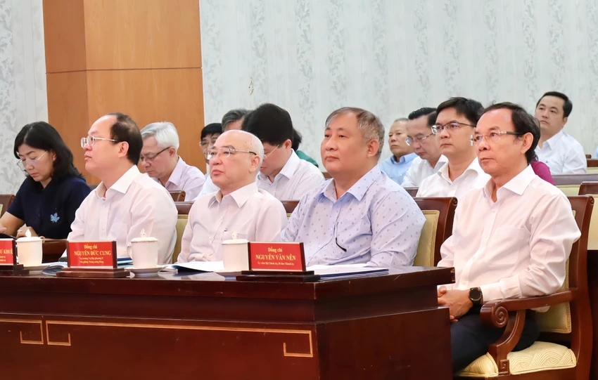 Các đại biểu tham dự tại hội nghị. Ảnh: DI LINH tong-ket-xay-dung-dang.jpg