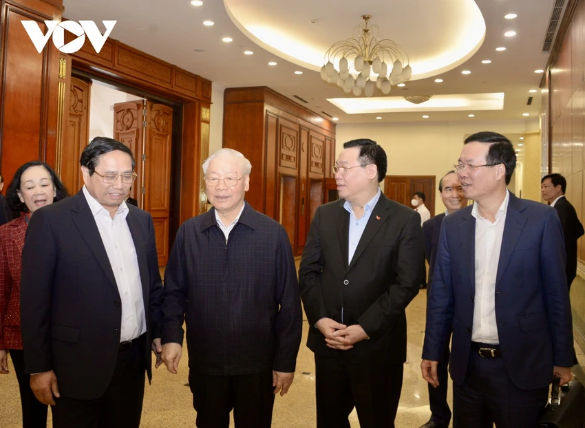 Cùng dự có Chủ tịch nước Võ Văn Thưởng, Thủ tướng Phạm Minh Chính, Chủ tịch Quốc hội Vương Đình Huệ, Thường trực Ban Bí thư - Trưởng Ban Tổ chức Trung ương Trương Thị Mai và các thành viên Tiểu ban. Tổng Bí thư Nguyễn Phú Trọng chủ trì phiên họp đầu tiên Tiểu ban nhân sự Đại hội XIV của Đảng