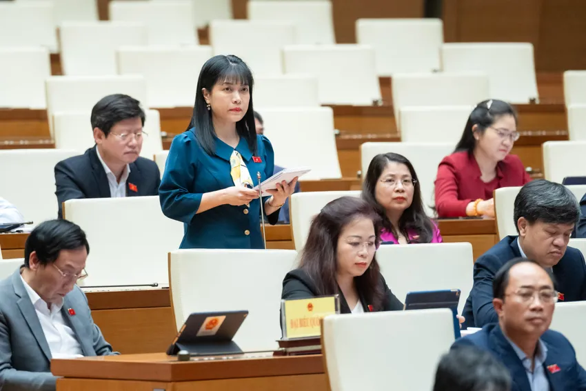 Đại biểu Tạ Thị Yên (đoàn Điện Biên). Ảnh: PHẠM THẮNG Bộ Ngoại giao đang đàm phán với 15 nước về miễn thị thực