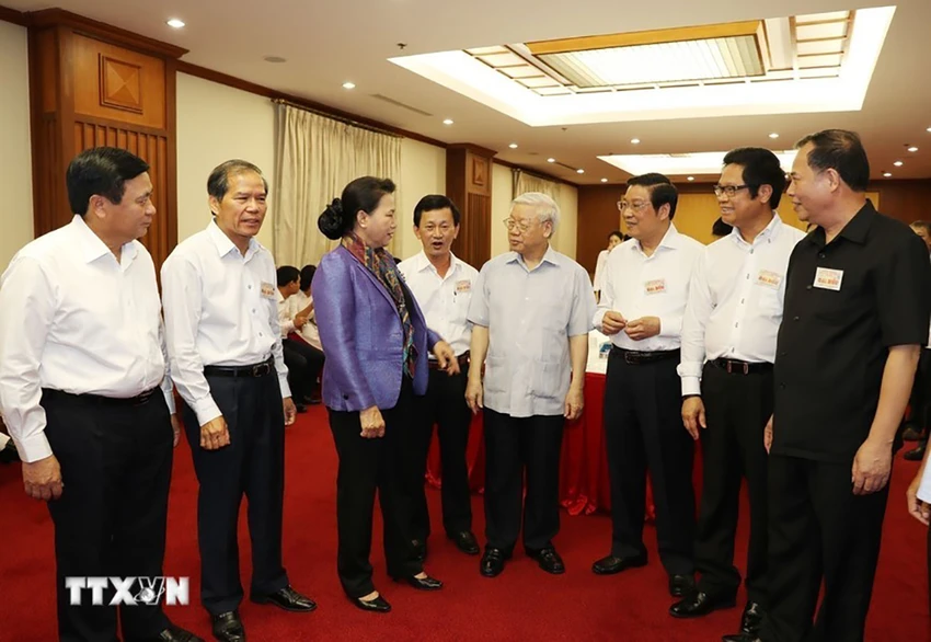 Tổng Bí thư Nguyễn Phú Trọng, Chủ tịch Quốc hội Nguyễn Thị Kim Ngân với các đại biểu dự Hội nghị toàn quốc về công tác phòng, chống tham nhũng (25-6-2018). Ảnh: TTXVN Tư tưởng toàn diện của Tổng Bí thư Nguyễn Phú Trọng trong phòng, chống tham nhũng, tiêu cực