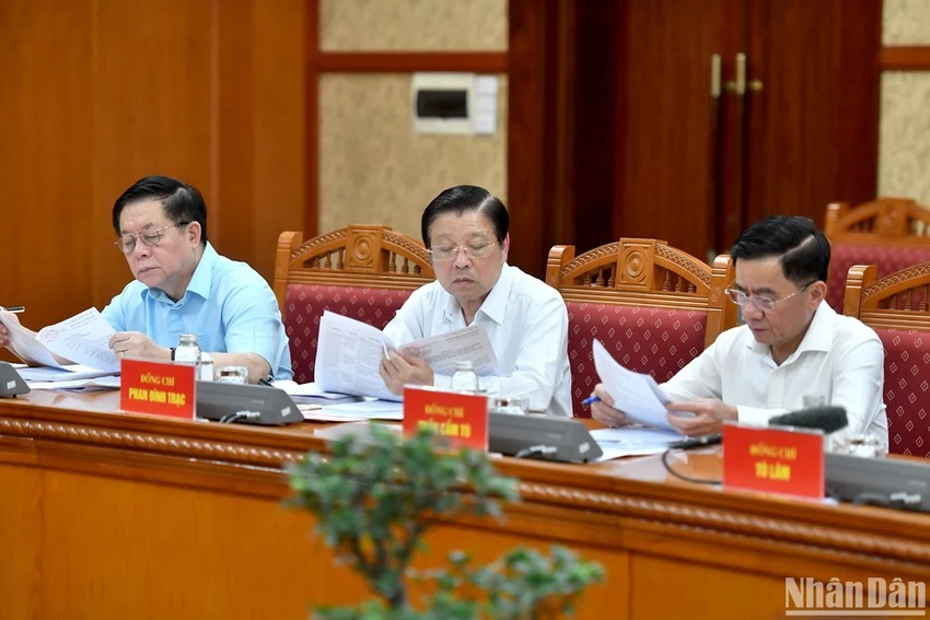 Các lãnh đạo Đảng, Nhà nước tham dự phiên họp. Ảnh: NDO 3-noi-dung-lon-trong-xay-dung-van-kien-dai-hoi-xiv-cua-dang (4).jpg
