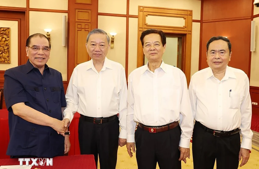 Tổng Bí thư, Chủ tịch nước Tô Lâm và các Lãnh đạo, nguyên Lãnh đạo Đảng, Nhà nước. Ảnh: TTXVN Tổng Bí thư, Chủ tịch nước chủ trì hội nghị gặp mặt lãnh đạo, nguyên lãnh đạo