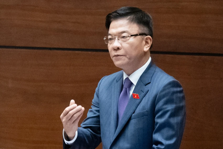 Phó Thủ tướng Lê Thành Long vừa ký Văn bản 626 của Thủ tướng về việc quán triệt, tổ chức thực hiện Quy định 131/2023 của Bộ Chính trị. Chuyển đổi vị trí công tác người có chức vụ để kiểm soát quyền lực, phòng, chống tham nhũng