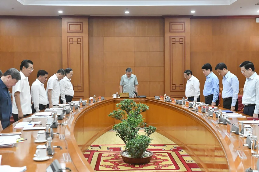 Tổng Bí thư, Chủ tịch nước Tô Lâm và các lãnh đạo Đảng, Nhà nước và các thành viên Tiểu ban tưởng niệm Tổng Bí thư Nguyễn Phú Trọng. Ảnh: VGP tong-bi-thu-chu-tich-nuoc-to-lam-chu-tri-hop-tieu-ban-nhan-su-dai-hoi-xiv-cua-dang-1.jpeg