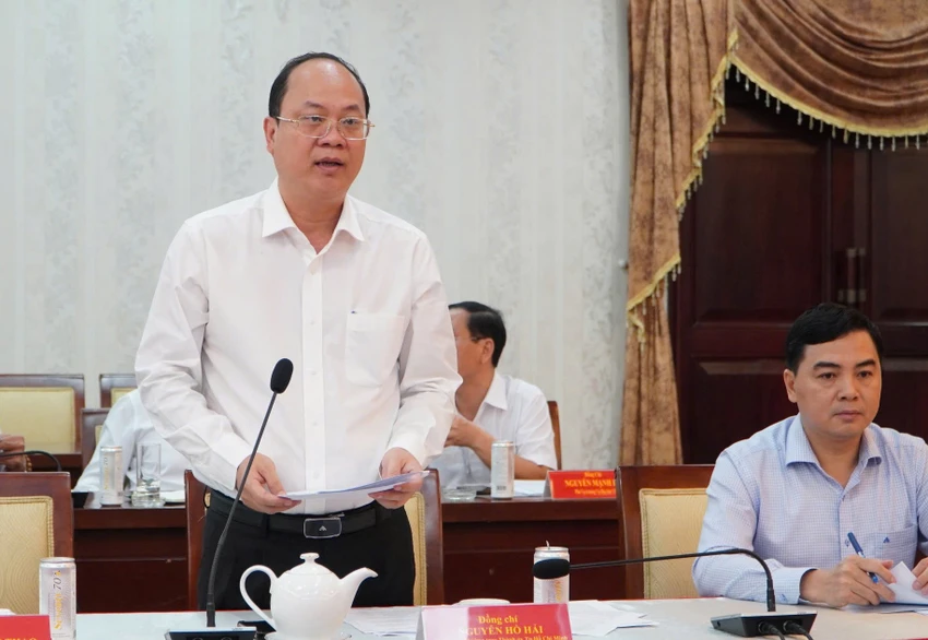 Phó Bí thư Thường trực Thành ủy TP.HCM Nguyễn Hồ Hải báo cáo tại buổi sơ kết. Ảnh: THANH TUYỀN tp-hcm-da-thu-hoi-khu-dat-so-8-12-le-duan-va-so-2-4-6-hai-ba-trung.jpg