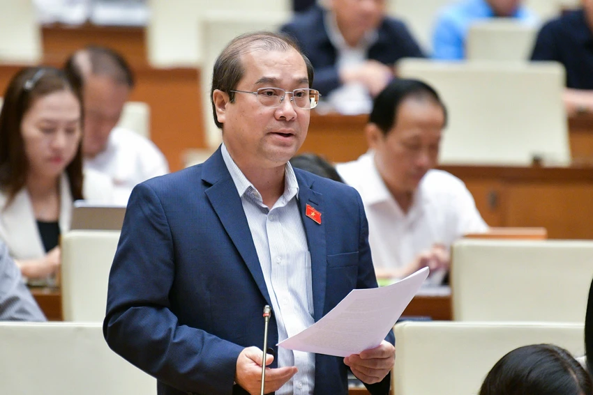 Đại biểu Trình Lam Sinh (đoàn An Giang). Ảnh: PHẠM THẮNG de-lo-lot-du-lieu-trach-nhiem-thuoc-ve-ai-trinh-lam-sinh.jpg