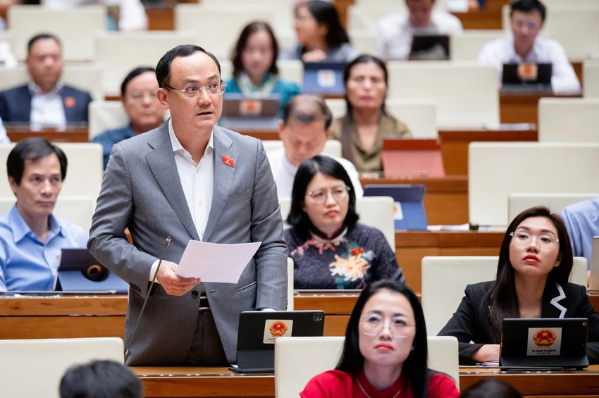 Đại biểu Nguyễn Ngọc Sơn, Ủy viên thường trực Ủy ban Khoa học, Công nghệ và Môi trường. Ảnh: PHẠM THẮNG Bộ trưởng GTVT chỉ ra 2 khâu cốt tử để làm đường sắt cao tốc Bắc - Nam