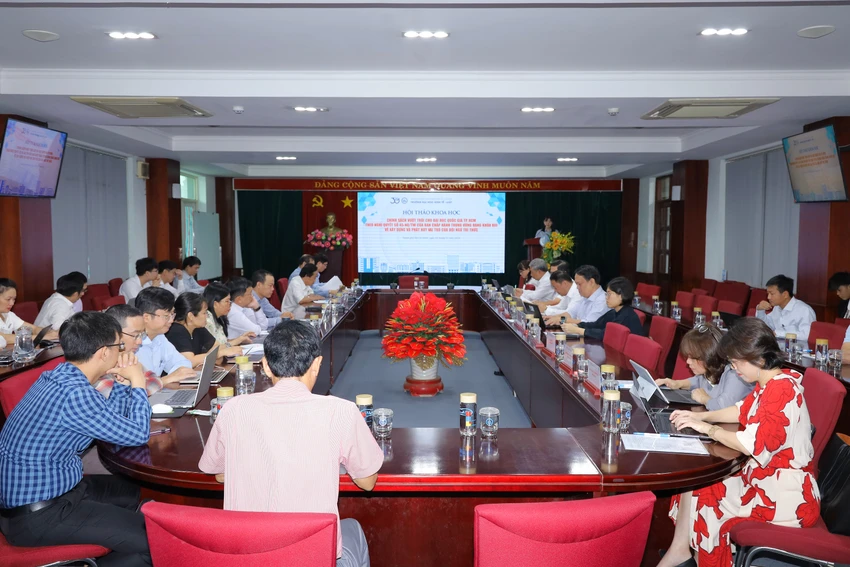 Hội thảo nhằm ghi nhận các ý kiến xoay quanh câu chuyện chính sách thu hút nhân tài, xây dựng đội ngũ trí thức khối ĐHQG TP.HCM. Ảnh: T.THÙY Cần trao quyền để Đại học Quốc gia TP.HCM tự chủ, tự chịu trách nhiệm và thu hút nhân tài