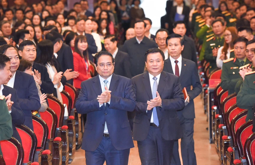 Thủ tướng Phạm Minh Chính cùng các đại biểu dự Hội nghị toàn quốc về giáo dục quyền con người do Học viện Chính trị quốc gia Hồ Chí Minh tổ chức. Ảnh: VGP Thủ tướng Phạm Minh Chính: Quyền con người luôn được Đảng, Nhà nước quan tâm, bảo vệ
