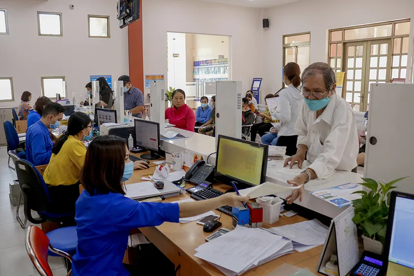TP.HCM ban hành danh mục 77 thủ tục người dân có thể tra cứu thông tin trên hệ thống thông tin giải quyết thủ tục hành chính của TP. Ảnh: NGUYỆT NHI TP.HCM ban hành danh mục 77 thủ tục người dân có thể tra cứu thông tin trên hệ thống