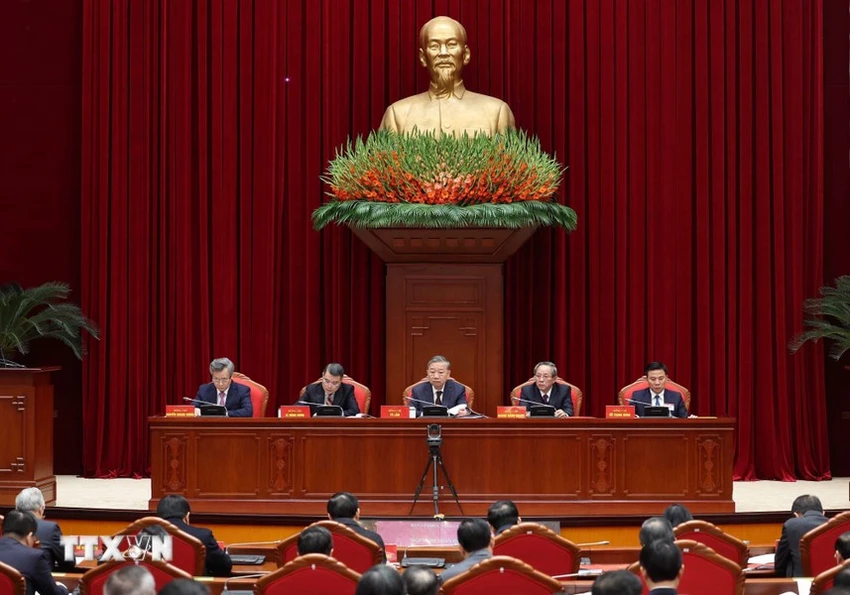 Tổng Bí thư Tô Lâm tới dự và phát biểu chỉ đạo tại hội nghị toàn quốc tổng kết công tác tổ chức xây dựng Đảng năm 2024, triển khai nhiệm vụ năm 2025. Ảnh: TTXVN Tổng Bí thư Tô Lâm dự hội nghị toàn quốc tổng kết công tác tổ chức xây dựng Đảng năm 2024