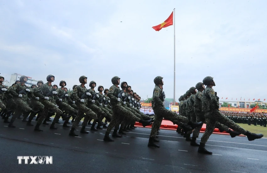 Khối chiến sỹ đặc công diễu binh tại Lễ míttinh, diễu binh, diễu hành kỷ niệm 70 năm Chiến thắng lịch sử Điện Biên Phủ. Ảnh: TTXVN quan-doi-nhan-dan-viet-nam-niem-tu-hao-dan-toc-1.jpg