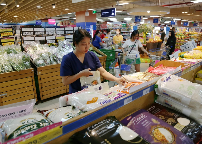 TP.HCM đã tập trung vào các nhóm giải pháp thúc đẩy các động lực tăng trưởng kinh tế, gồm đầu tư, tiêu dùng và xuất khẩu. Ảnh: HOÀNG GIANG lam-moi-cac-dong-luc-de-tang-truong-tp-hcm-dat-2-con-so.jpg