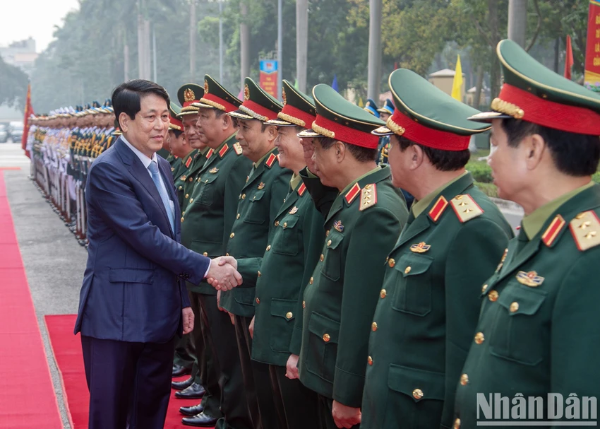 Chủ tịch nước Lương Cường với các lãnh đạo Quân ủy Trung ương, Bộ Quốc phòng, tại Hội nghị Quân chính toàn quân 2024. Ảnh: NHÂN DÂN Chủ tịch nước Lương Cường: Khẳng định vị thế Việt Nam trong dòng chảy thời đại