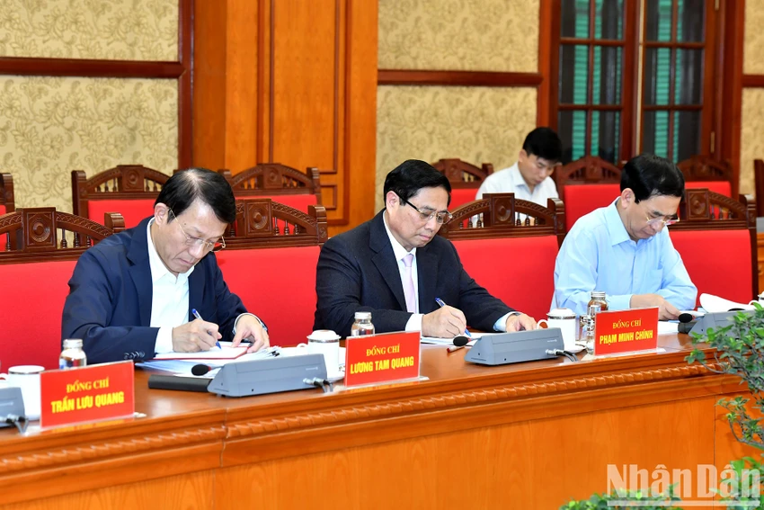 Thủ tướng Chính phủ Phạm Minh Chính và các thành viên Ban Chỉ đạo tham dự phiên họp. Ảnh: NHÂN DÂN Chỉ đạo quan trọng của Tổng Bí thư Tô Lâm về triển khai Nghị quyết 57