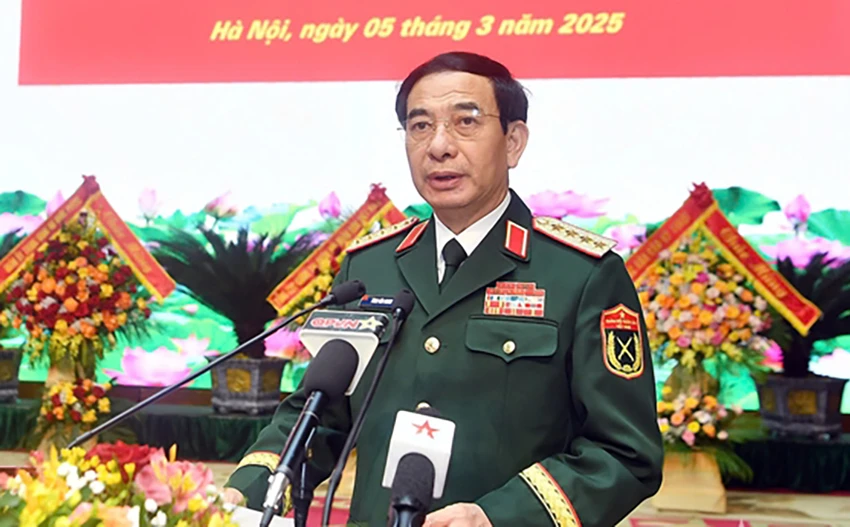 Đại tướng Phan Văn Giang, Phó Bí thư Quân ủy Trung ương, Bộ trưởng Bộ Quốc phòng, phát biểu tại buổi lễ. Ảnh: Báo QĐND Bộ Quốc phòng công bố quyết định sáp nhập 6 cục, tổ chức lại một số đơn vị