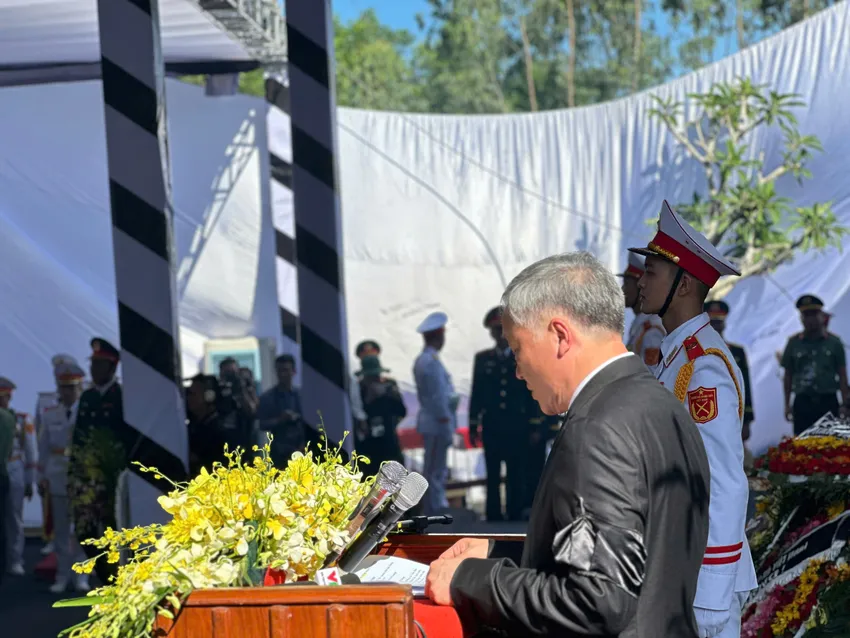lanh-dao-dang-nha-nuoc-nguyen-chu-tich-nuoc-tran-duc-luong-nguyen-hoa-binh.jpg