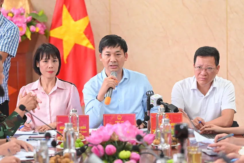 9-hop-bao-lat-tau-vinh-ha-long.jpg