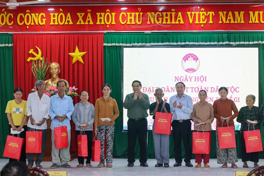thu-tuong-pham-minh-chinh-ket-hop-suc-manh-doan-ket-dan-toc-vuot-qua-moi-kho-khan-1.jpg