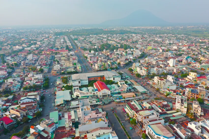 Một góc chợ Long Hoa nằm ở thị xã Hòa Thành, tỉnh Tây Ninh. Ảnh: NGUYỄN TIẾN tây ninh và long an (1).jpg
