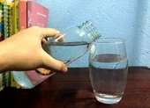 Điều gì xảy ra nếu dùng đồ nhựa đựng thức ăn không đúng cách? ảnh 2 Bảo quản nước uống trong chai thủy tinh có an toàn không?