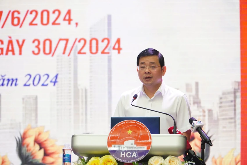 Ông Nguyễn Toàn Thắng, Giám đốc Sở TN&MT phát biểu tại hội nghị. Ảnh: NC đất không có giấy tờ.jpg
