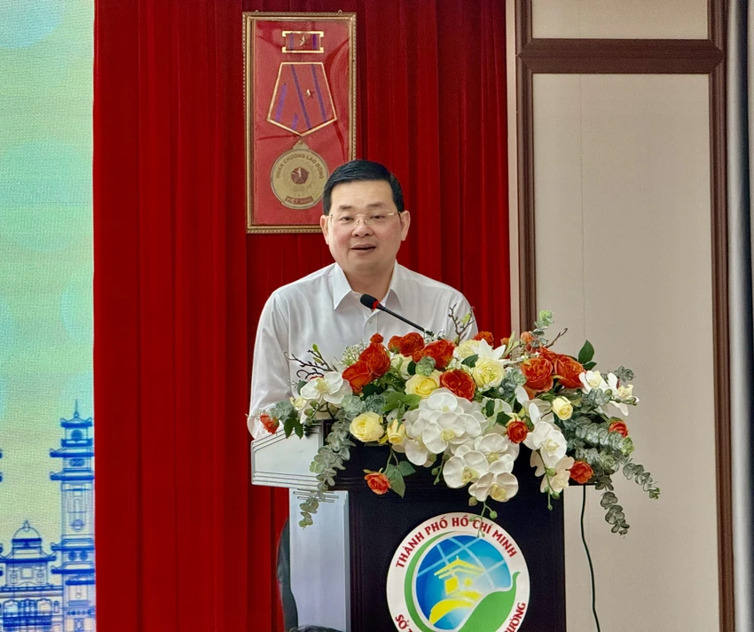 Ông Nguyễn Toàn Thắng, Giám đốc Sở TN&MT TP.HCM phát biểu tại buổi lễ. Ảnh: NGUYỄN CHÂU cấp sổ hồng cho tổ chức tôn giáo ông Nguyễn Toàn Thắng.jpg